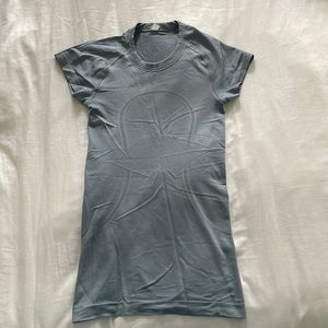 Lululemon women’s swiftly tech short sleeve size 2 light blue